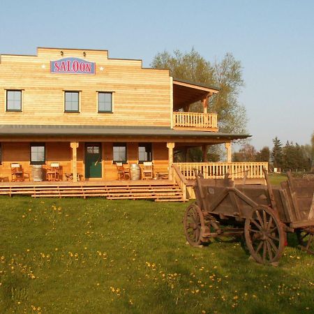 Horse Lake Ranch Neuendorf  Экстерьер фото
